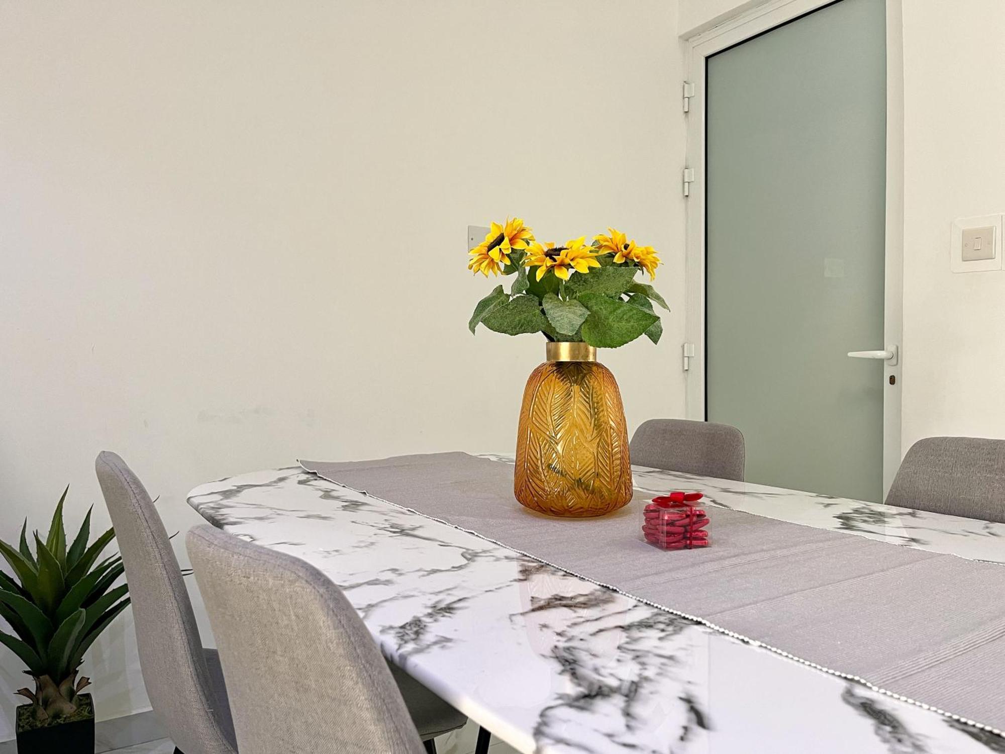 Marina Apartments Msida Buitenkant foto